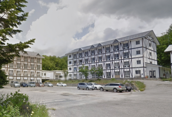 たかつえ寮の外観