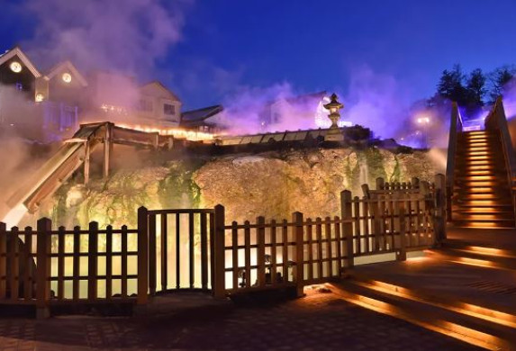 夜の草津温泉湯畑