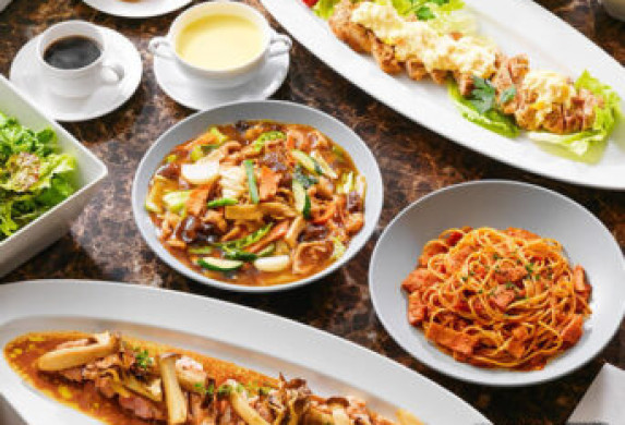 ルスツリゾート-オールデイダイニングアトリウム食事イメージ