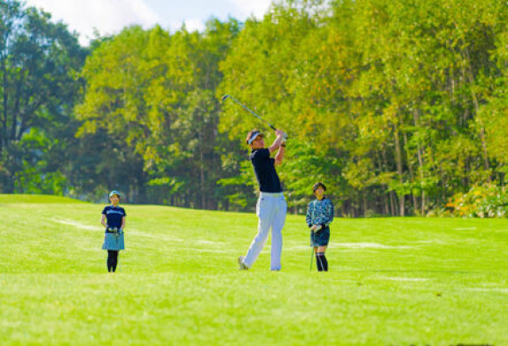 いずみかわコースでゴルフを楽しむ
